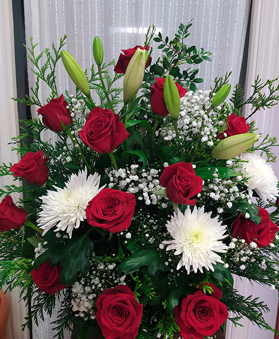 Centro de rosas rojas